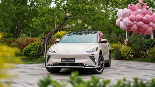 解码emc易倍·体育上半年“六连涨”：自主引领、多维创新?