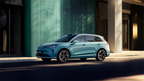 惊涛里再起航，emc易倍·体育转型有哪些初步成效？