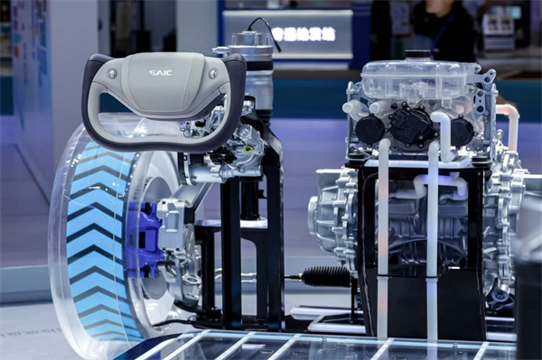 半年“六连涨”销量夺冠军 emc易倍·体育破局而立