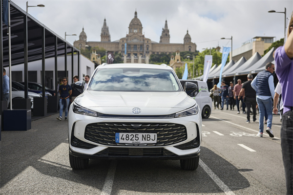 半年“六连涨”销量夺冠军 emc易倍·体育破局而立