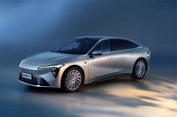 上半年零售销量夺冠，饱和式进攻箭在弦上：上汽势如破竹