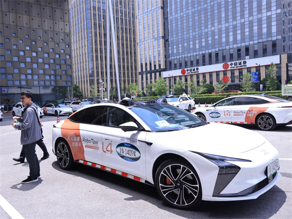 斩获两张L4级“沪牌”，上汽为什么成为世界人工智能大会收获最多的企业？