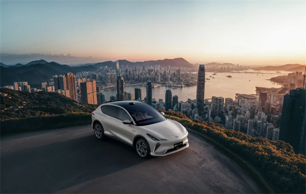 智己LS7焕新版上市，限时权益价32.99万元