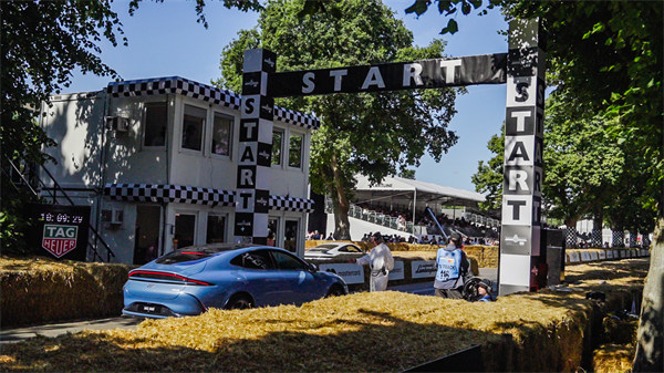 智己双车英国上市！IM5、IM6闪耀古德伍德速度节